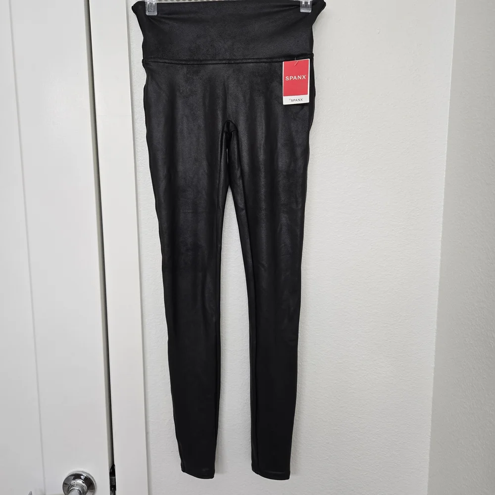 SPANX Shiny Black Leggings NWT SIZE SMALL - Picture 11 of 12